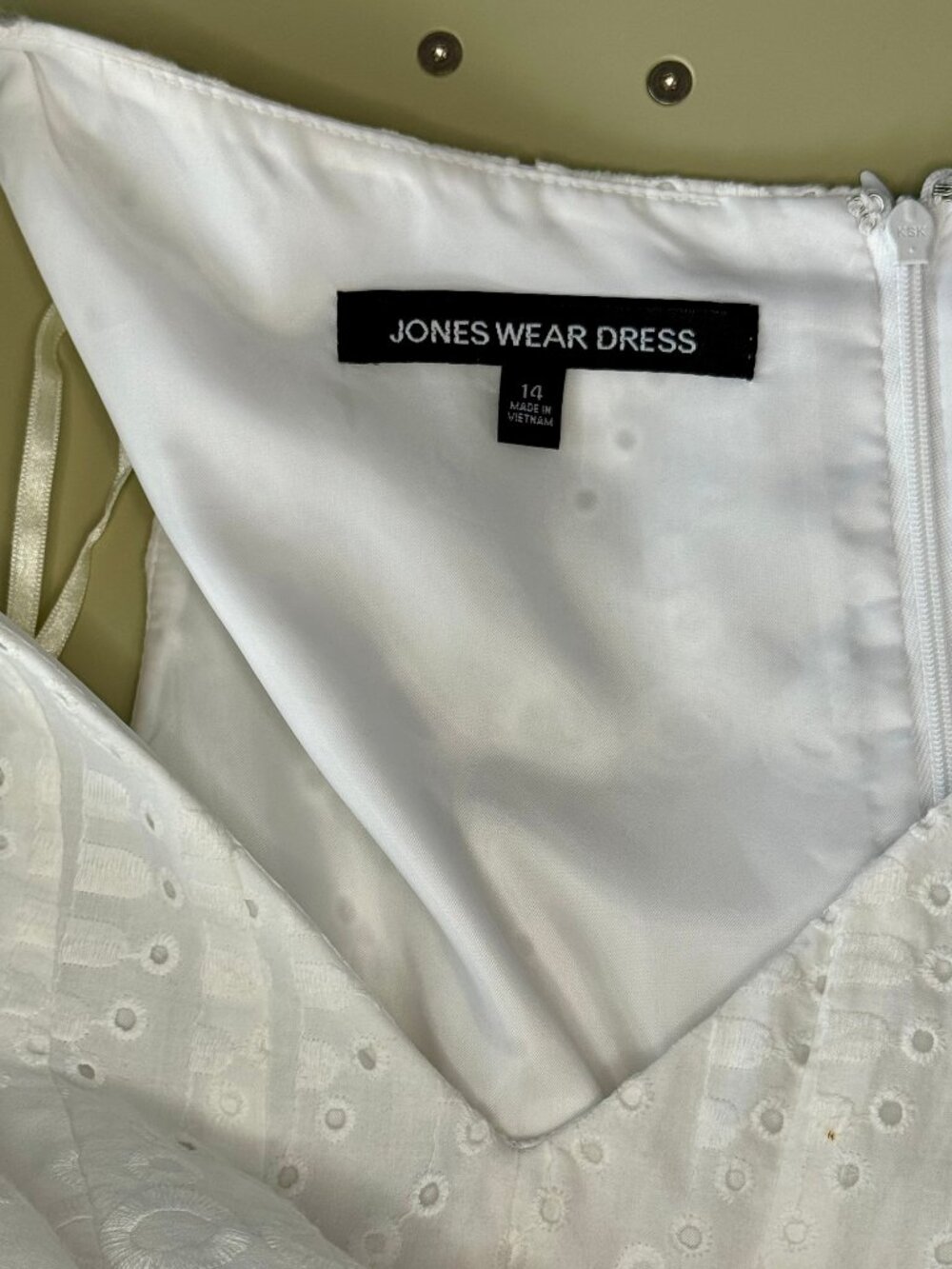 Jones Wear White Eyelet Sleeveless V-Neck Dress Size 14 - Picture 6 of 10
